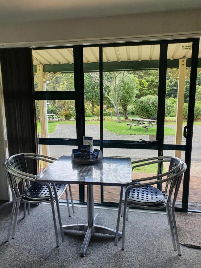 Kauri Coast Top 10 Holiday Park Kaihu ภายนอก รูปภาพ