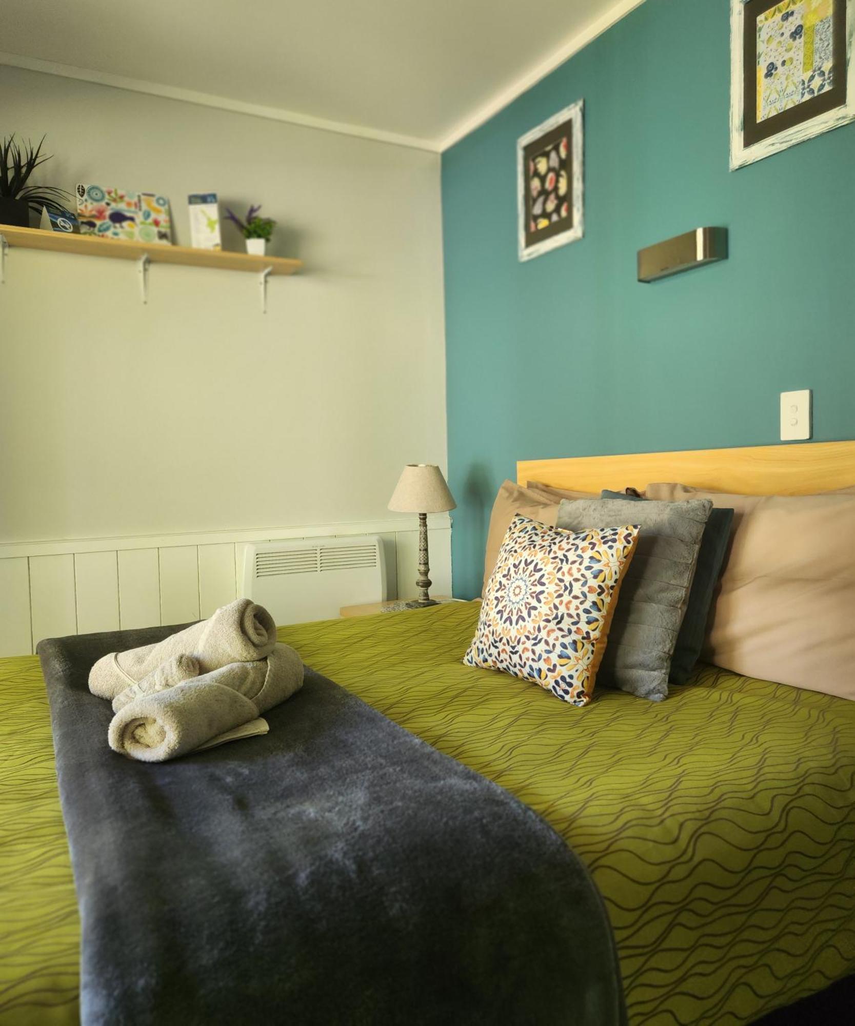 Kauri Coast Top 10 Holiday Park Kaihu ภายนอก รูปภาพ