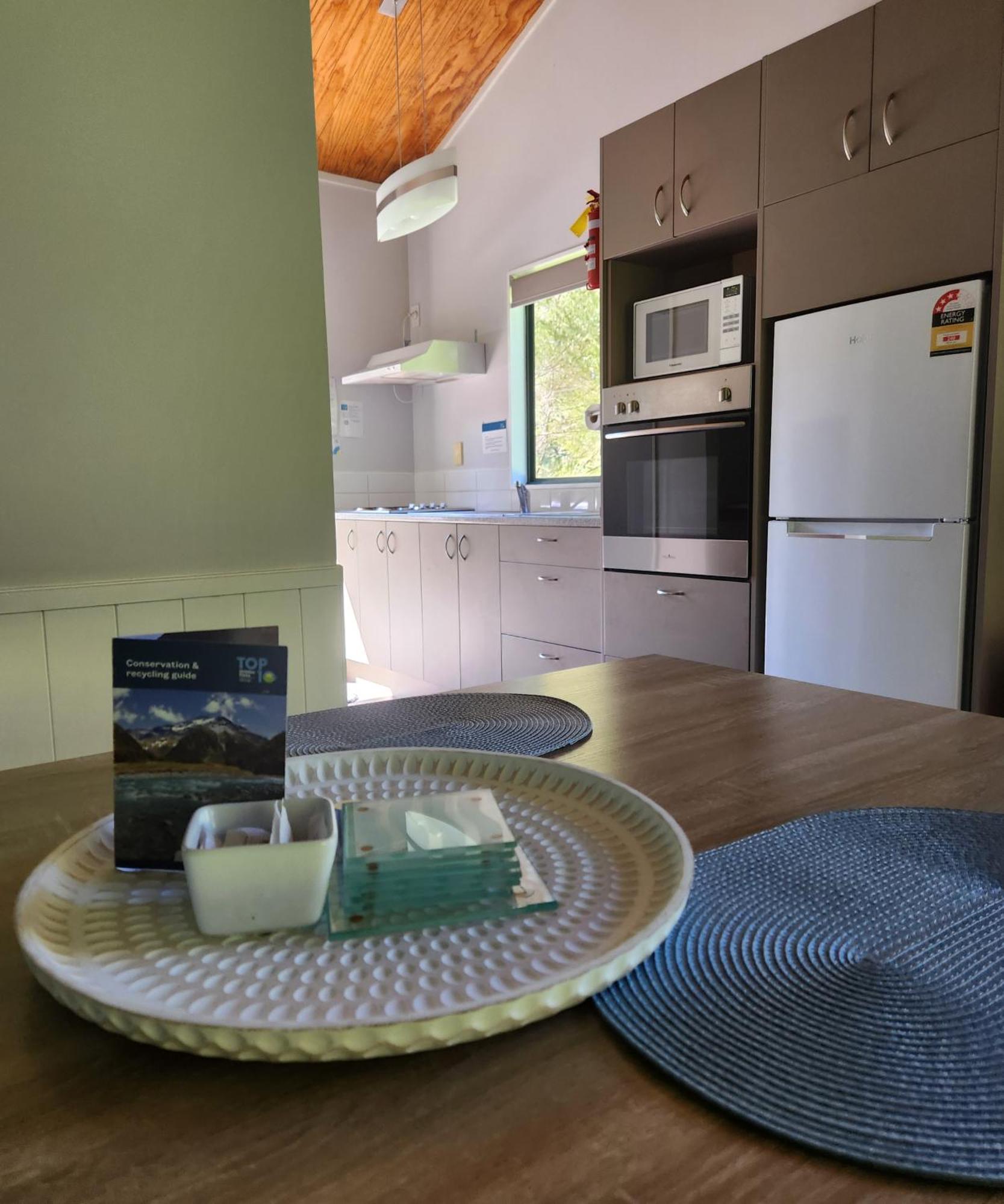 Kauri Coast Top 10 Holiday Park Kaihu ภายนอก รูปภาพ