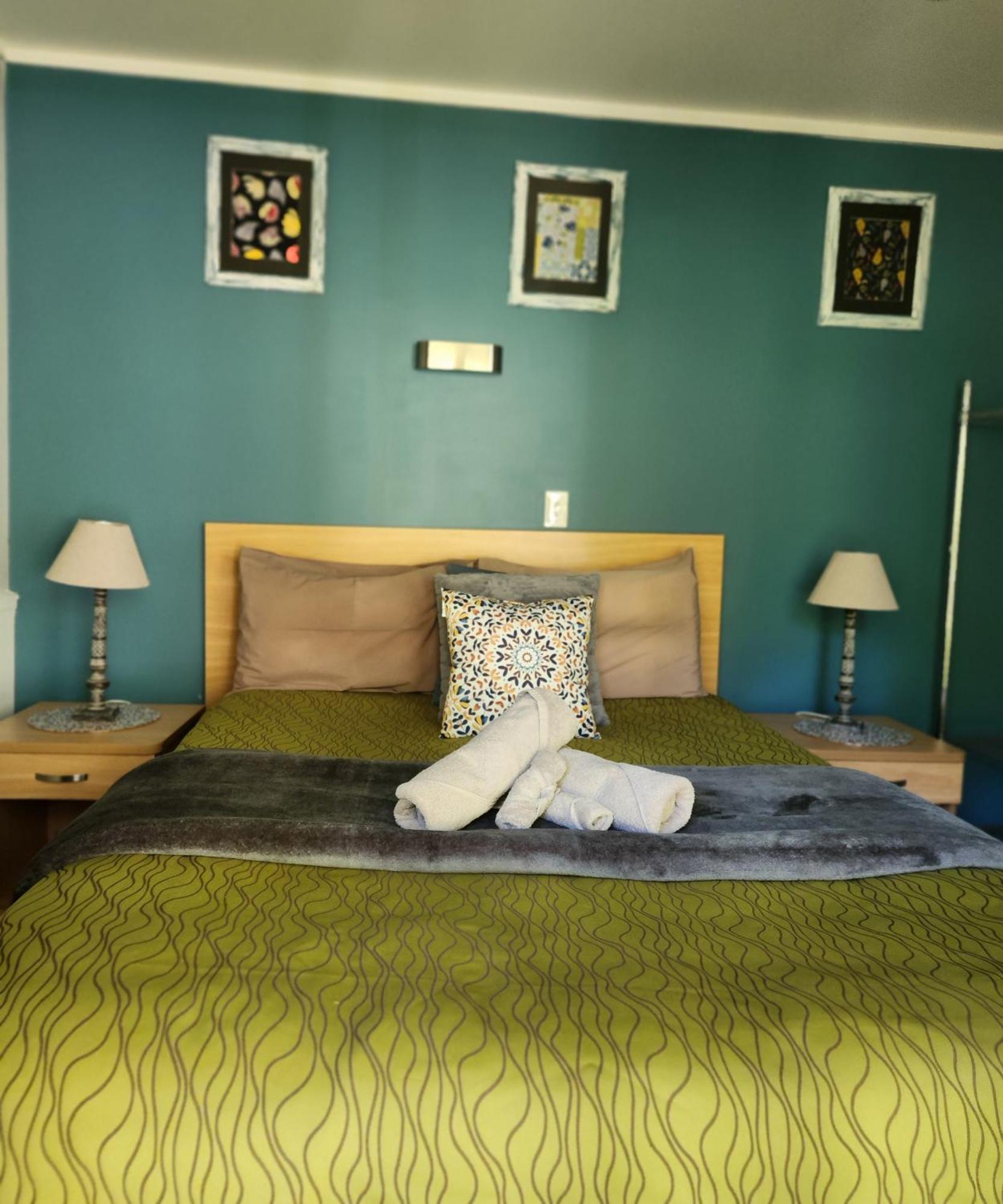 Kauri Coast Top 10 Holiday Park Kaihu ภายนอก รูปภาพ